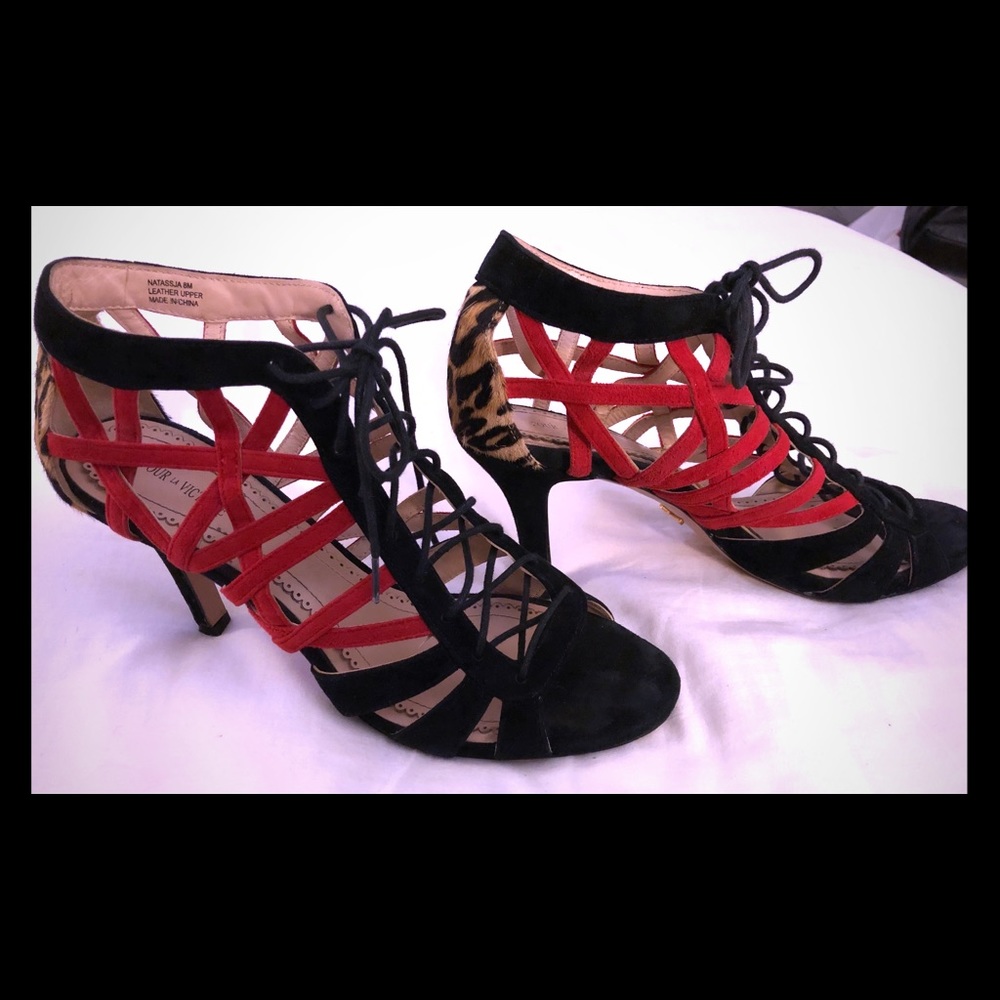 Pour La Victoire Natassja lace up heel